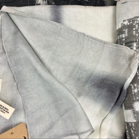 Michael Stars Las Angeles Skyline Scarf Wrap NWT - Picture 8 of 8
